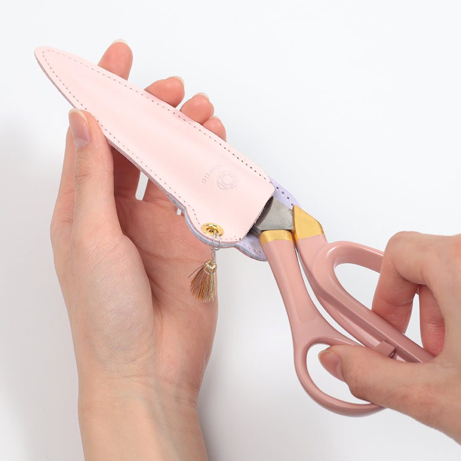 [Available in Limited Quantities] Seki Sakura Sewing Shears with Lacquered Handles and Gold Leaf Accents (45-411)