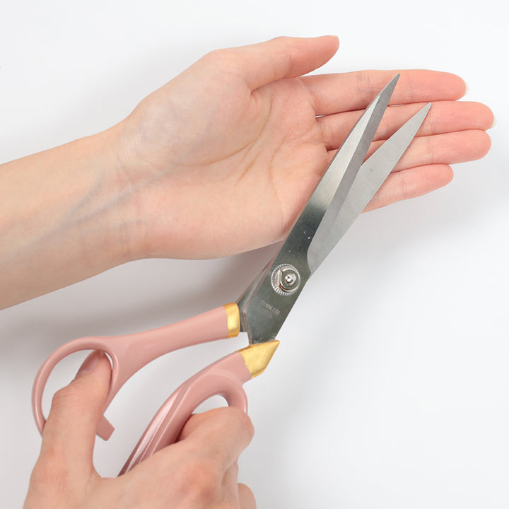 [Available in Limited Quantities] Seki Sakura Sewing Shears with Lacquered Handles and Gold Leaf Accents (45-411)