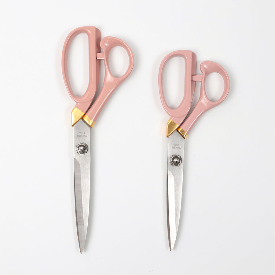 [Available in Limited Quantities] Seki Sakura Sewing Shears with Lacquered Handles and Gold Leaf Accents (45-411)