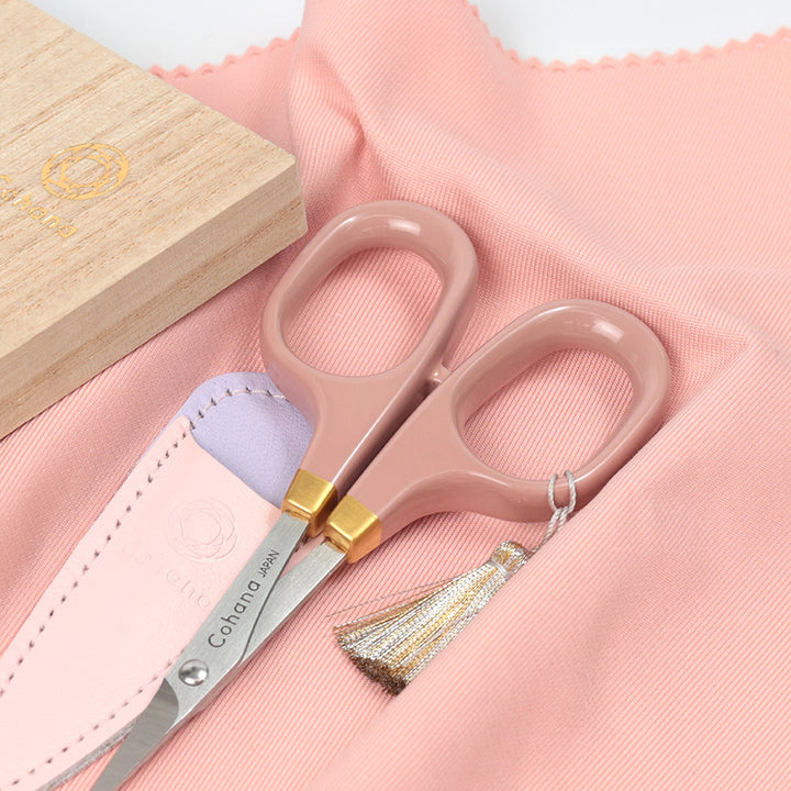 [Available in Limited Quantities] Small Scissors with Lacquered Handles – Sakura (45-412)