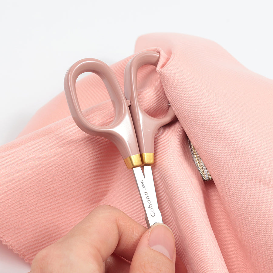 [Available in Limited Quantities] Small Scissors with Lacquered Handles – Sakura (45-412)