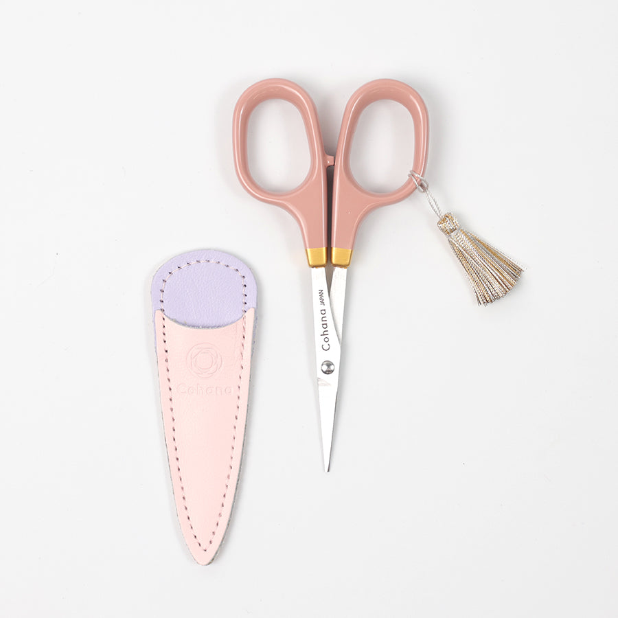 [Available in Limited Quantities] Small Scissors with Lacquered Handles – Sakura (45-412)