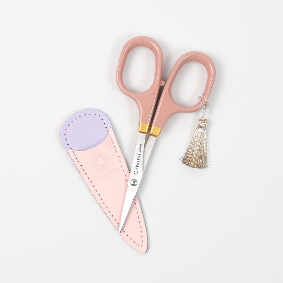 [Available in Limited Quantities] Small Scissors with Lacquered Handles – Sakura (45-412)
