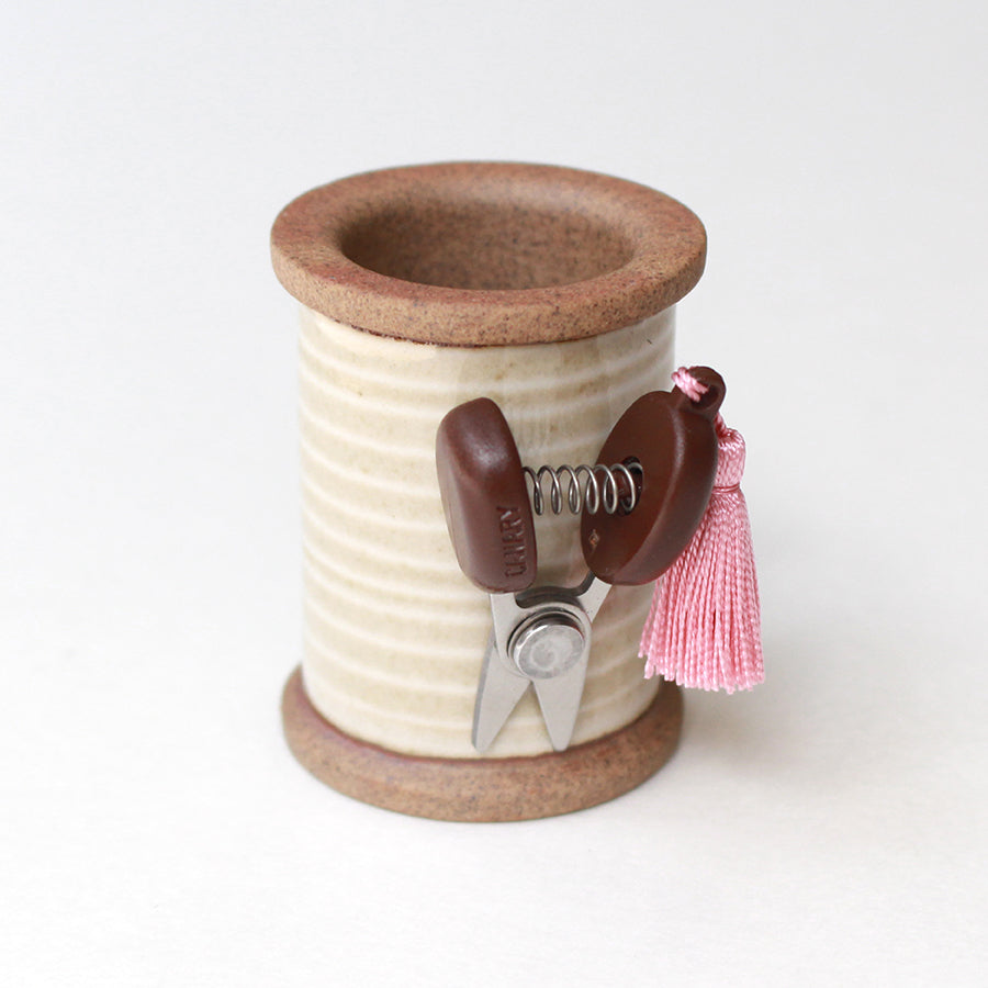 [Available in Limited Quantities] Hasami Magnet Pin Holder White with a Rose Sewing Pin