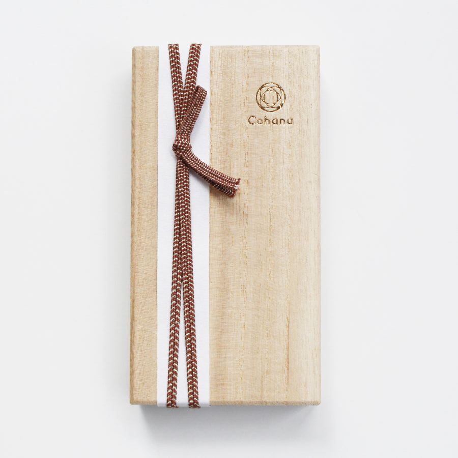 [Available in Limited Quantities] Small Scissors with Lacquered Handles Tamenuri with a Rose Charm