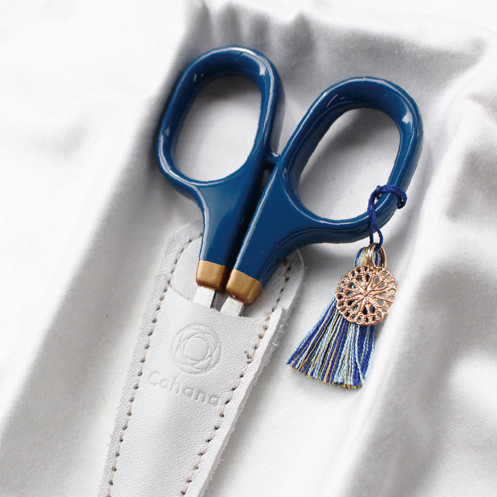 [Pre-order: Expected Arrival Mid-October] Small Scissors with Lacquered Handles – 紺藍 (45-468)