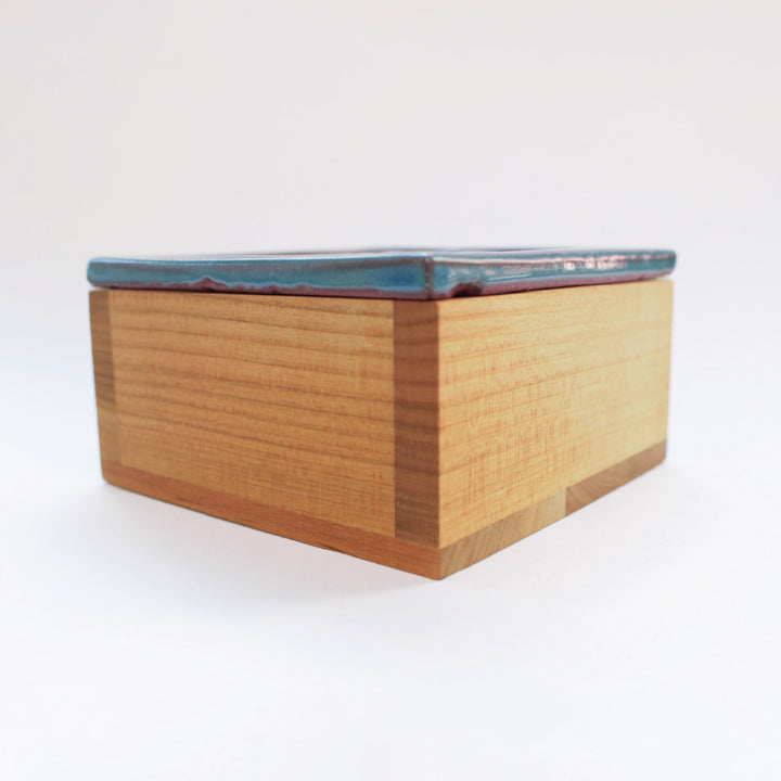 [Pre-order: Estimated Arrival in Mid-October] Awaji Tile Box &amp; Mini Sewing Set – 紺藍 (45-480)