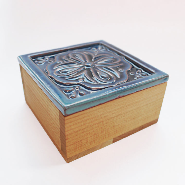 [Pre-order: Estimated Arrival in Mid-October] Awaji Tile Box &amp; Mini Sewing Set – 紺藍 (45-480)