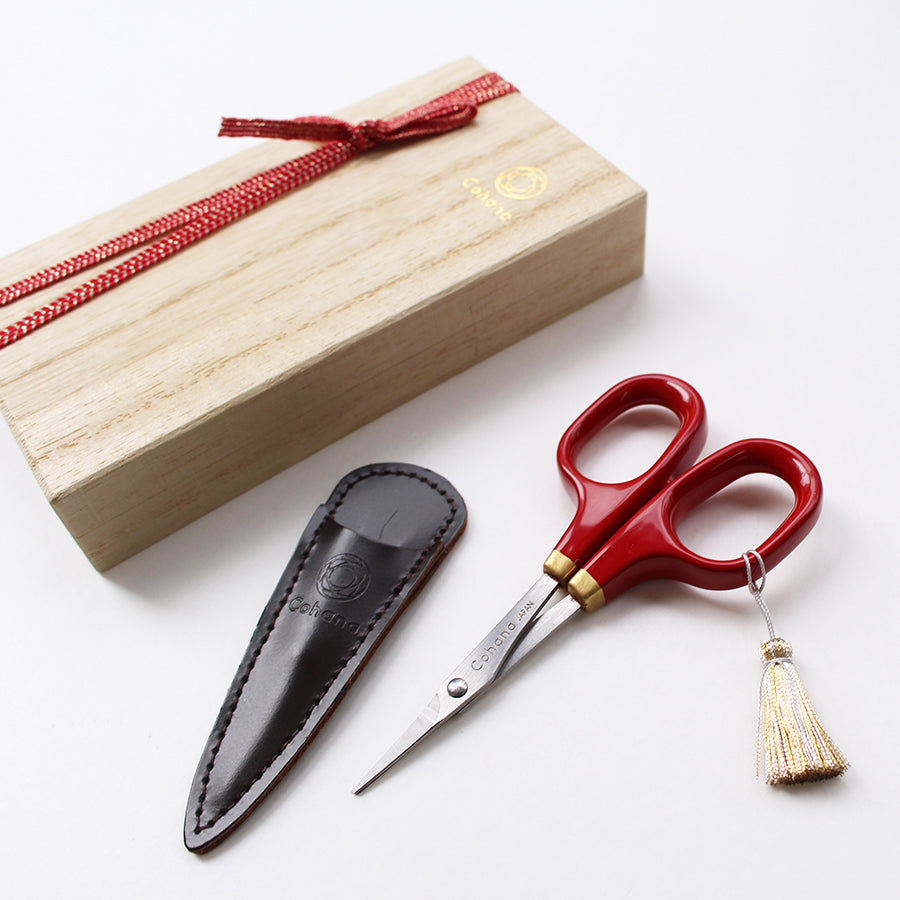 Small Scissors with Lacquered Handles (Shunuri) (45-140)