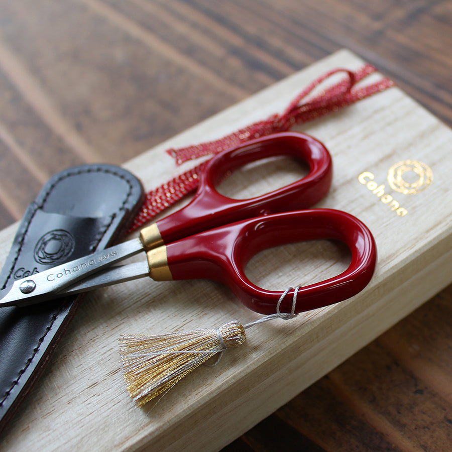 Small Scissors with Lacquered Handles (Shunuri) (45-140)