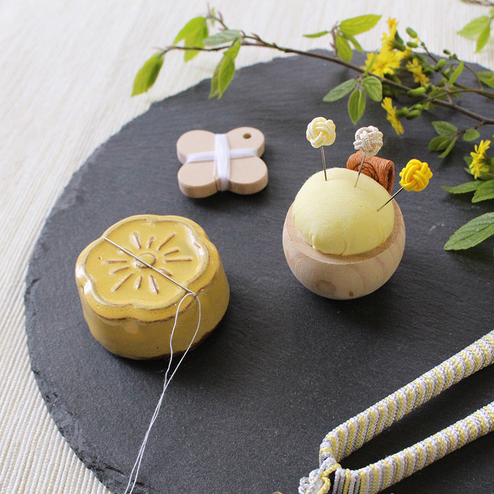 淡路瓦の針が磨ける針やすめ