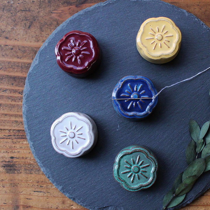 淡路瓦の針が磨ける針やすめ