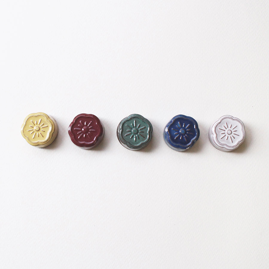 淡路瓦の針が磨ける針やすめ