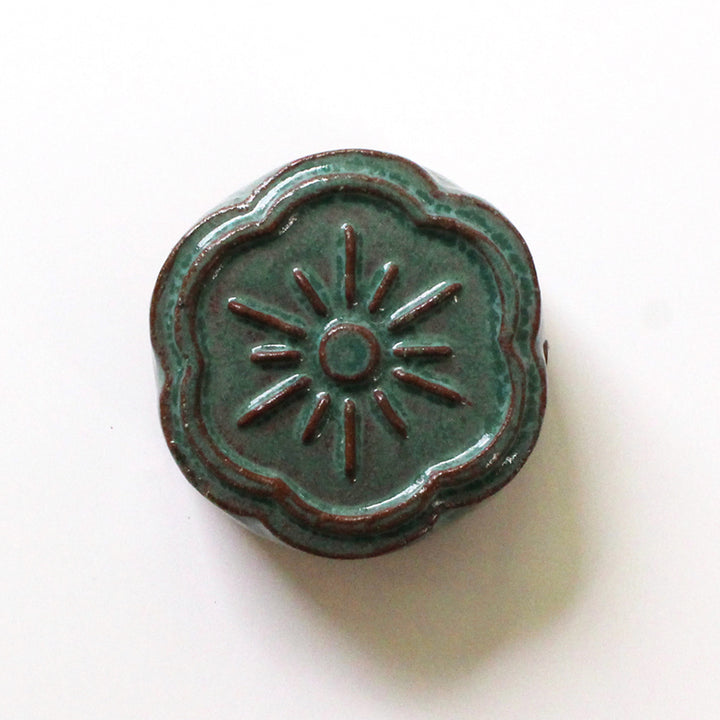 淡路瓦の針が磨ける針やすめ